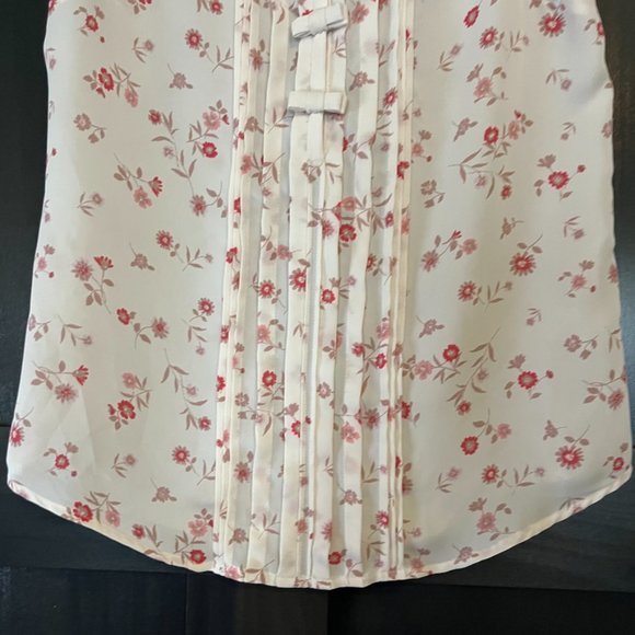 LC Lauren Conrad Ivory and Pink Floral Blouse - Picture 5 of 11